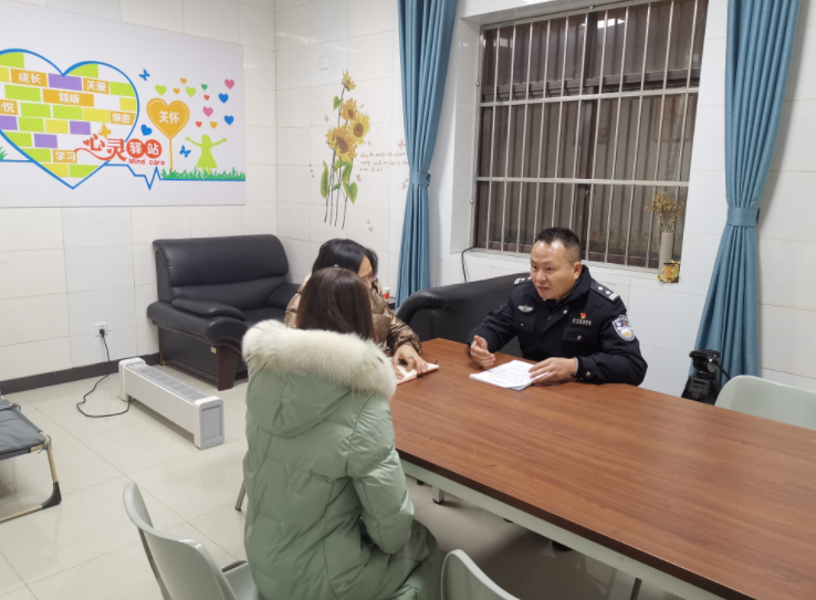 水警總隊(duì)磁器口派出所開(kāi)展跟進(jìn)式心理干預(yù)疏導(dǎo)，重慶心理咨詢